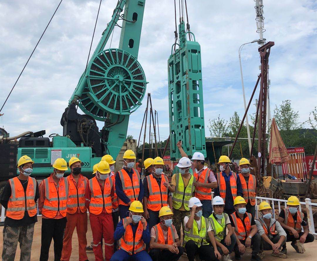 20200710114537.jpg 長(zhǎng)株潭西環(huán)線清風(fēng)站首幅地連墻試槽_副本.jpg