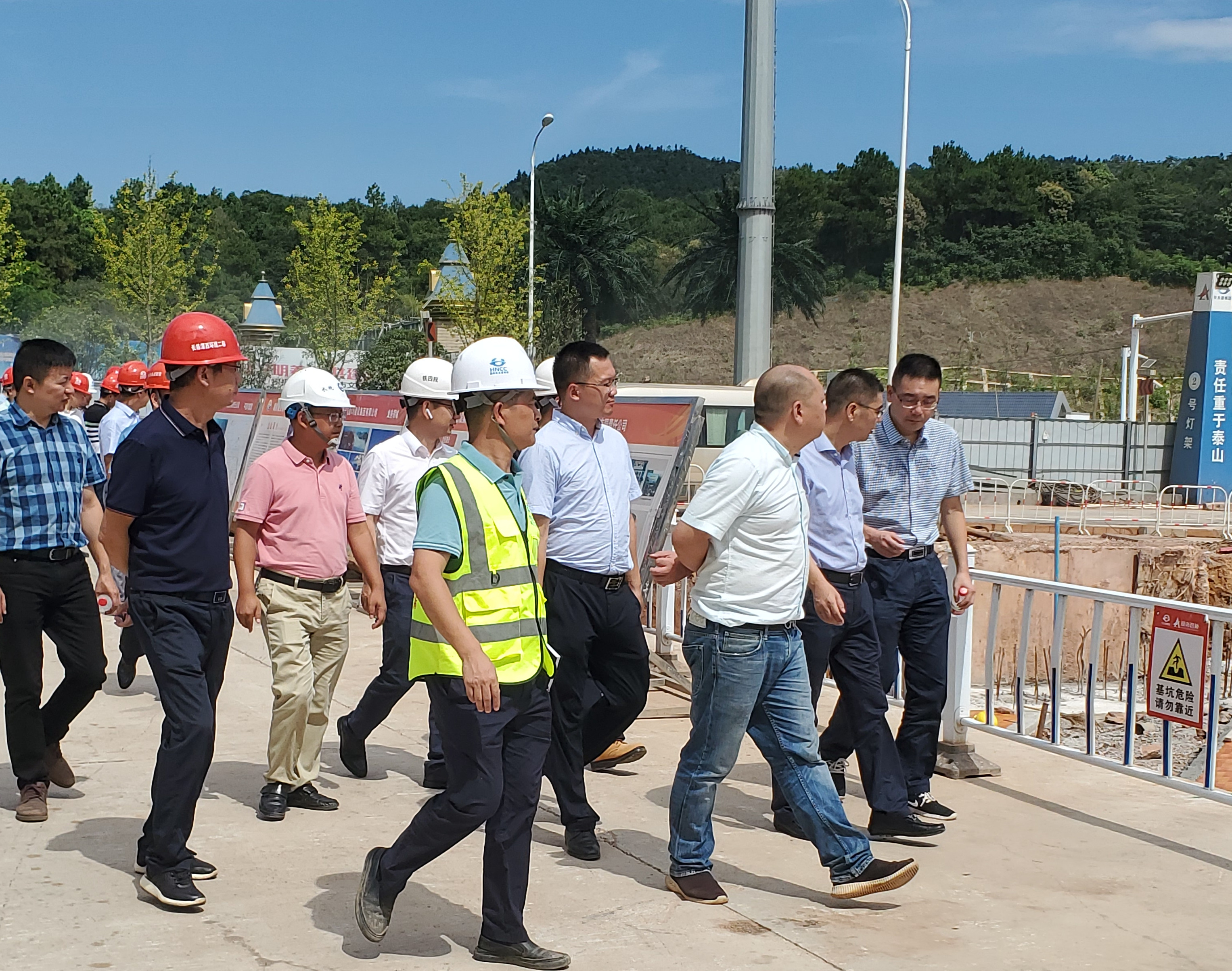 20200817133759.jpg 軌道集團(tuán)董事長(zhǎng)鄒剛調(diào)研督導(dǎo)_副本.jpg