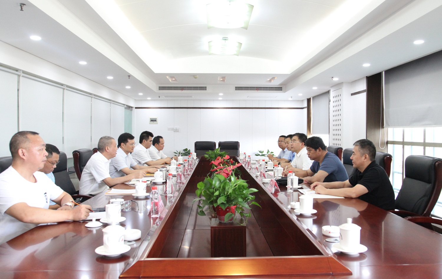20200907818507.jpg 楊宏偉與山西二建領(lǐng)導(dǎo)座談IMG_4559_副本.jpg